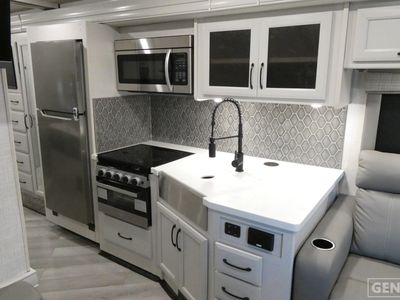 2025 Holiday Rambler Invicta - Photo 7