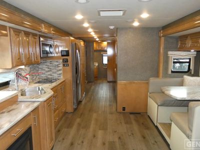 2019 Thor Motor Coach Challenger - Photo 5