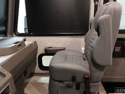2026 Winnebago Adventurer - Photo 11