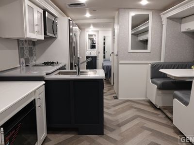 2026 Winnebago Adventurer - Photo 5