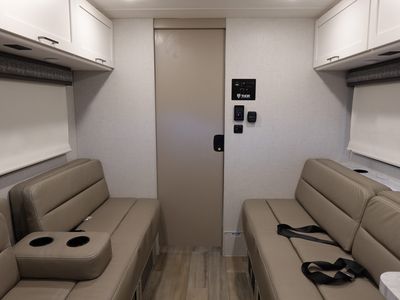 2026 Thor Motor Coach Pasadena SE - Photo 5