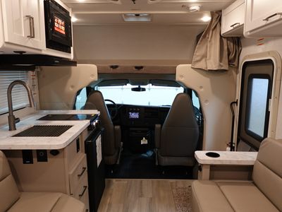 2026 Thor Motor Coach Pasadena SE - Photo 6