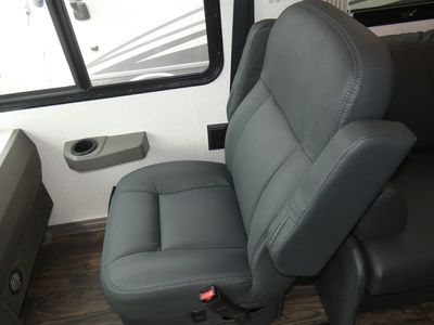 2025 Winnebago Sunstar - Photo 11