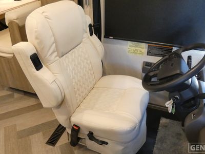 2026 Winnebago Adventurer - Photo 8
