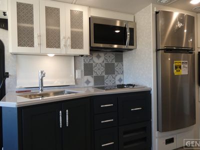 2025 Winnebago Adventurer - Photo 7