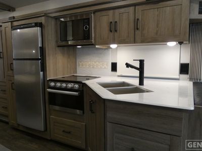 2025 Winnebago Sunstar - Photo 7