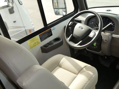 2025 Winnebago Sunstar - Photo 9