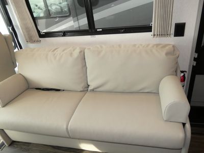 2025 Winnebago Sunstar - Photo 15