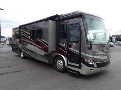 2014 TIFFIN 32BR — front three-quarter view