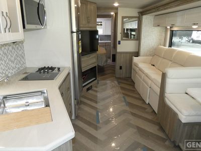 2025 Winnebago Adventurer - Photo 5