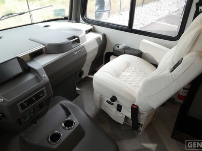 2025 Winnebago Adventurer - Photo 11