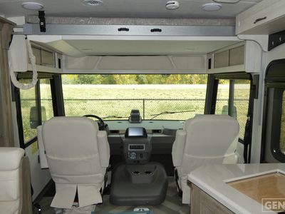 2025 Winnebago Adventurer - Photo 12
