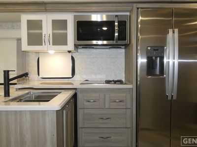 2026 Winnebago Adventurer - Photo 7