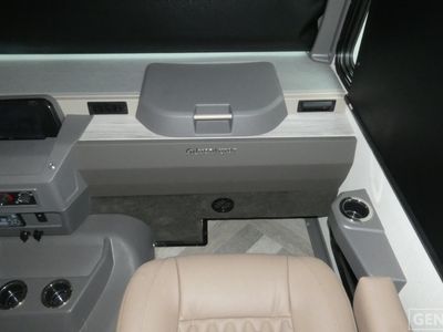 2026 Winnebago Adventurer - Photo 10