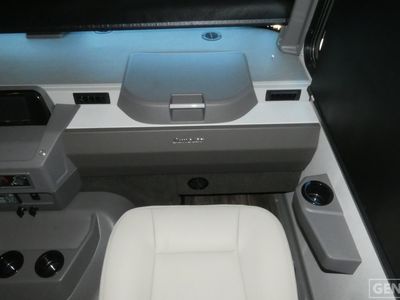 2025 Winnebago Sunstar - Photo 10