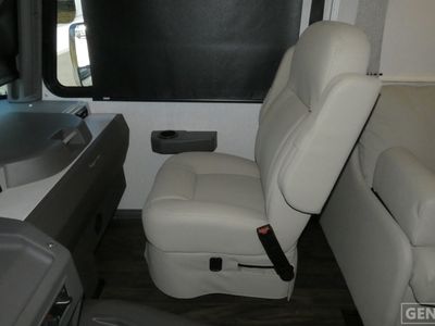 2025 Winnebago Sunstar - Photo 11