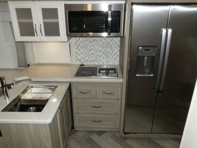 2026 Winnebago Adventurer - Photo 7