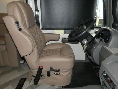 2026 Winnebago Adventurer - Photo 8