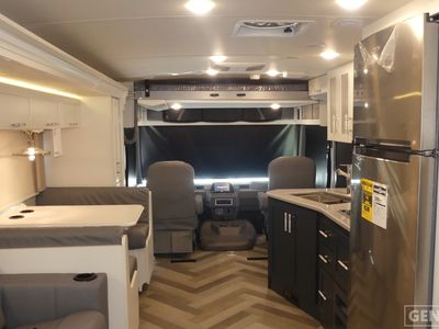 2025 Winnebago Adventurer - Photo 6