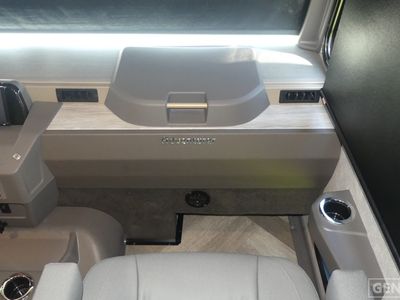 2025 Winnebago Adventurer - Photo 10