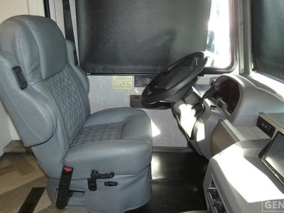 2026 Winnebago Adventurer - Photo 10