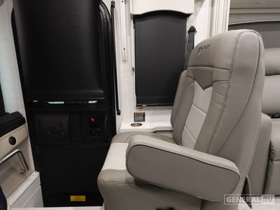 2026 Fleetwood Discovery - Photo 11