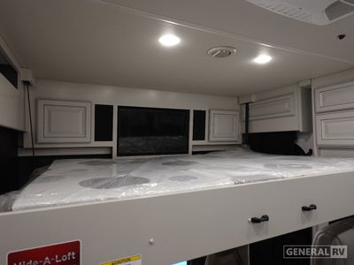 2026 Fleetwood Discovery - Photo 12