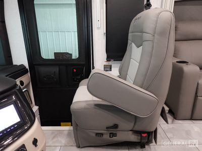 2026 Fleetwood Discovery - Photo 11