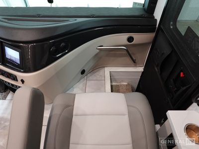 2026 Fleetwood Discovery - Photo 10