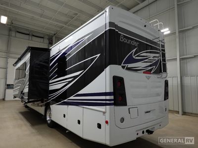 2026 Fleetwood Bounder - Photo 3