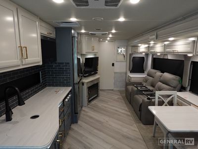 2026 Fleetwood Bounder - Photo 5