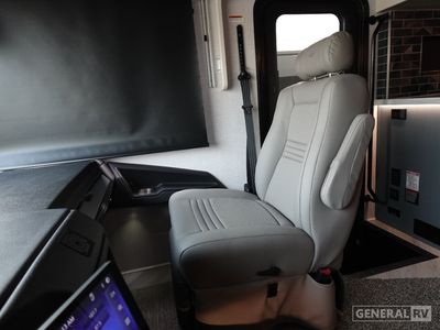 2026 Fleetwood Bounder - Photo 11