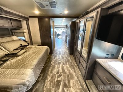 2023 Thor Motor Coach Challenger - Photo 6