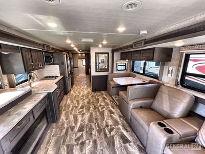 2023 Thor Motor Coach Challenger - Photo 5