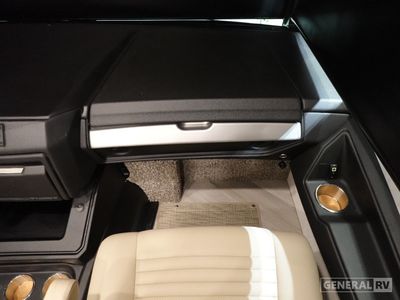 2026 Fleetwood Bounder - Photo 10