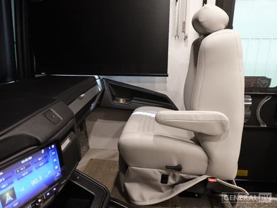 2026 Fleetwood Bounder - Photo 11
