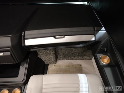 2026 Fleetwood Bounder - Photo 10