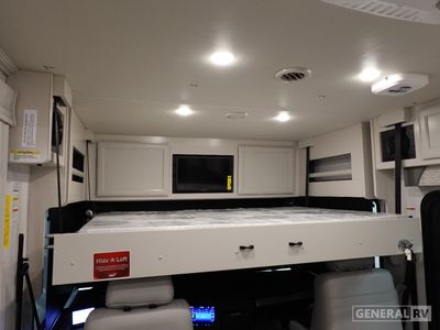 2026 Fleetwood Bounder - Photo 12