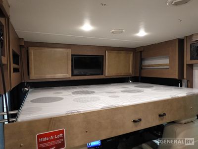 2026 Fleetwood Bounder - Photo 13