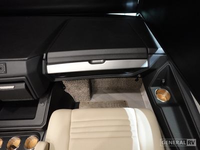2026 Fleetwood Bounder - Photo 10