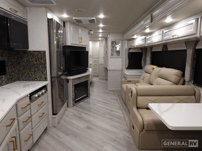 2026 Fleetwood Bounder - Photo 5