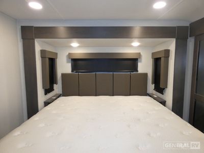 2023 Alliance RV Valor - Photo 8