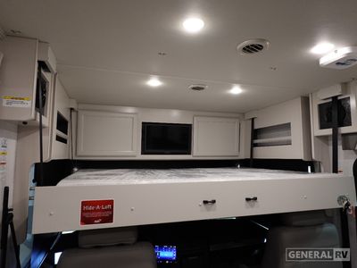 2026 Fleetwood Bounder - Photo 12