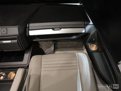 2026 Fleetwood Bounder - Photo 10