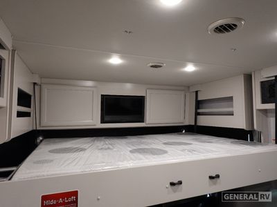2026 Fleetwood Bounder - Photo 13