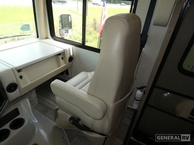 2024 Thor Motor Coach Miramar - Photo 12