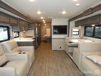 2024 Thor Motor Coach Miramar - Photo 5