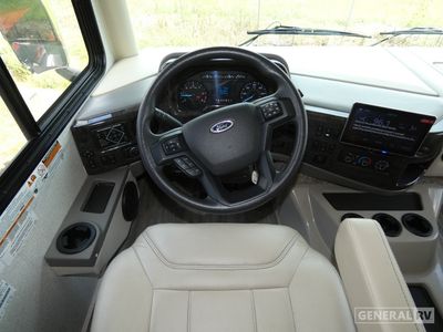 2024 Thor Motor Coach Miramar - Photo 9