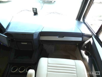 2026 Fleetwood Bounder - Photo 10