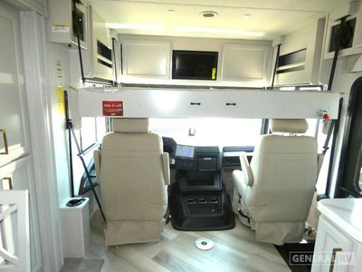 2026 Fleetwood Bounder - Photo 13